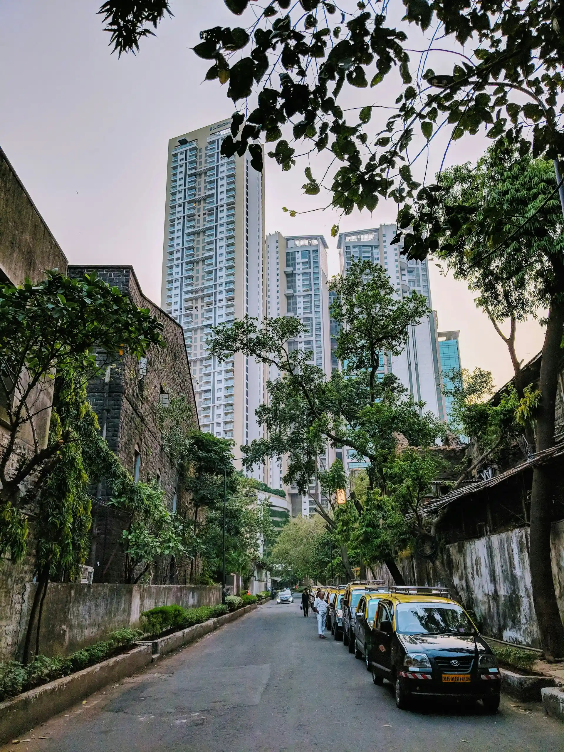 Bukxe advisors helping buyers evaluate premium homes in Mumbai